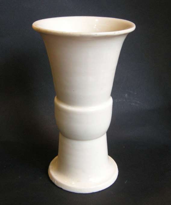 Vase "blanc de chine" Gu shape - Dehua kilns Fujian province